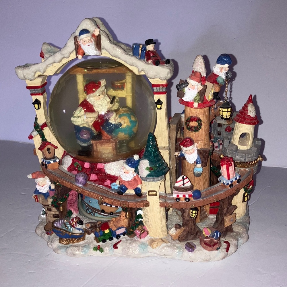 Vtg Grandeur Noel Musical Santa's Workshop with Elves Snow Globe‎